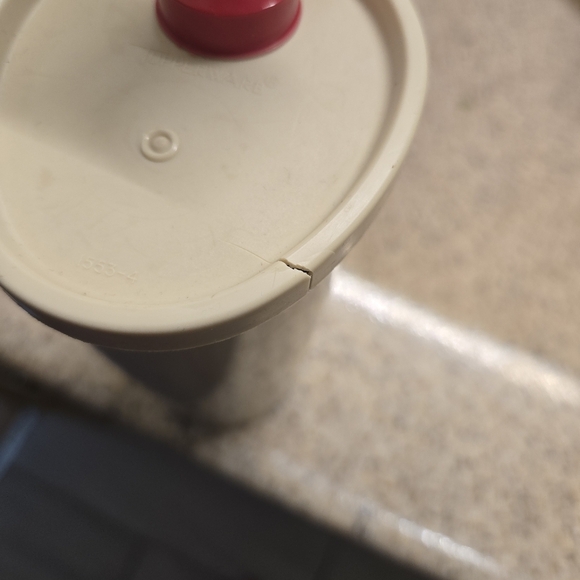 Vintage Tupperware Soap pump 640 and 1553 almond and red  - tested it works! - Picture 8 of 8